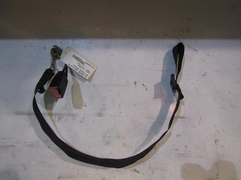 Attache ceinture arriere droit
