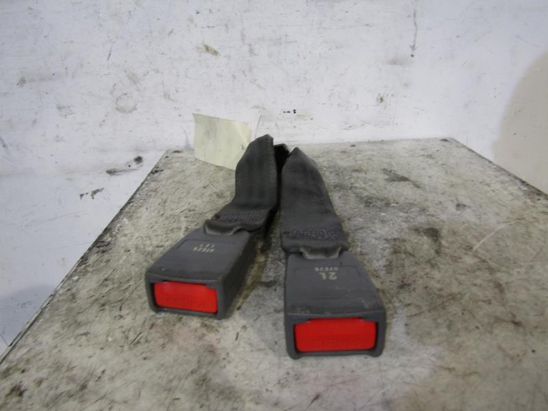 Attache ceinture arriere gauche