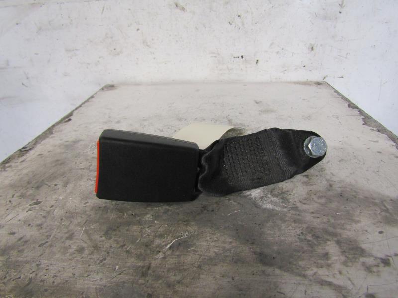 Attache ceinture arriere droit