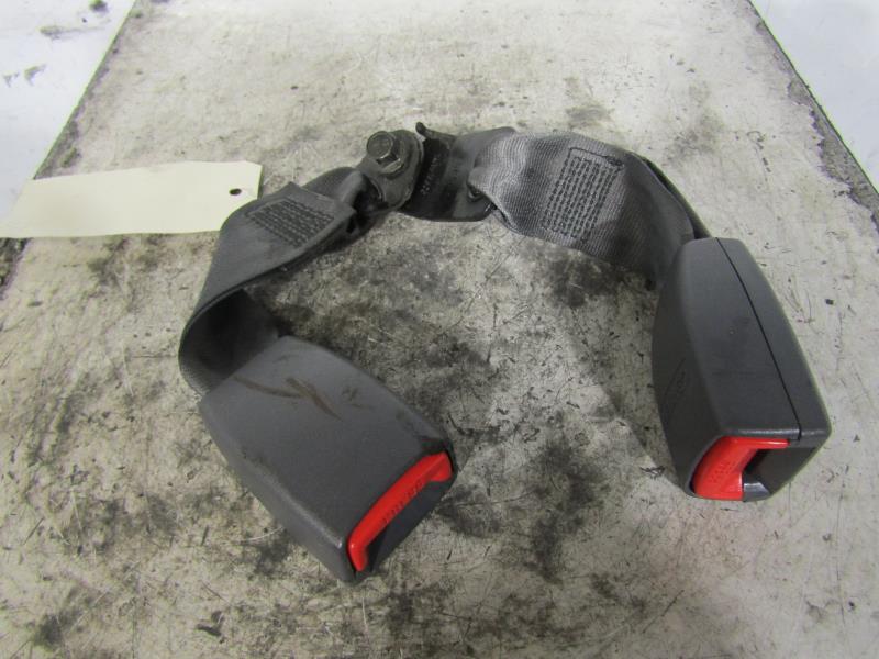 Attache ceinture arriere droit