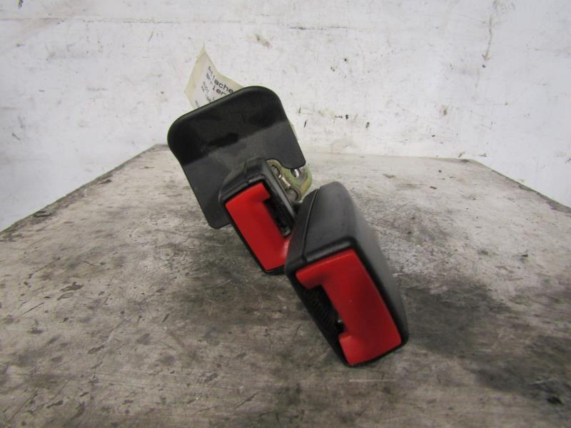 Attache ceinture arriere gauche
