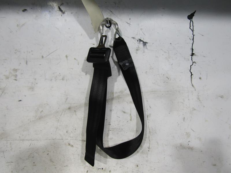 Attache ceinture arriere droit