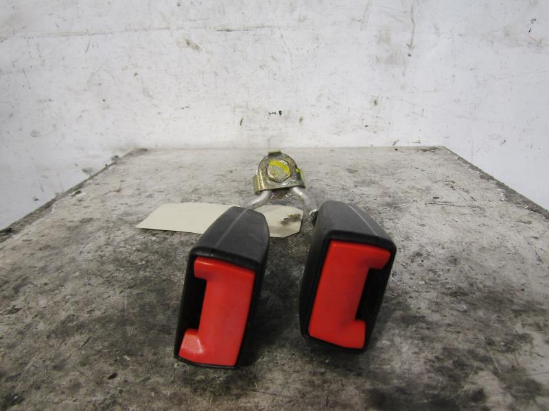 Attache ceinture arriere gauche