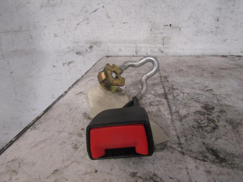 Attache ceinture arriere droit