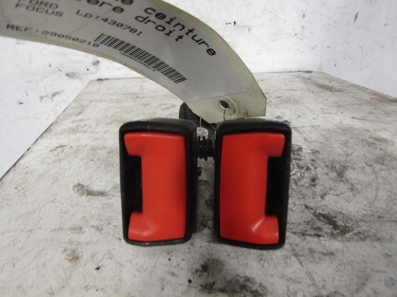 Attache ceinture arriere droit
