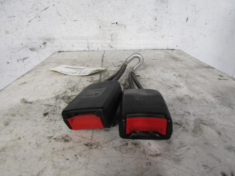 Attache ceinture arriere droit