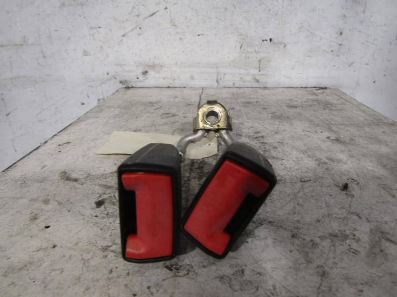 Attache ceinture arriere gauche