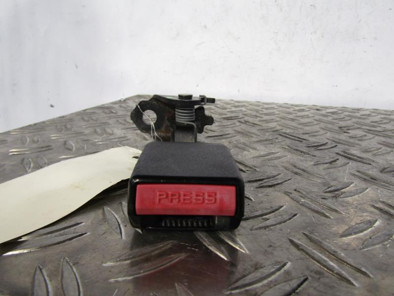 Attache ceinture arriere droit