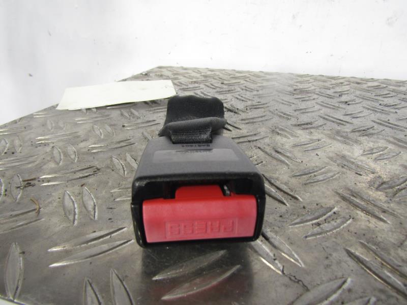 Attache ceinture arriere droit