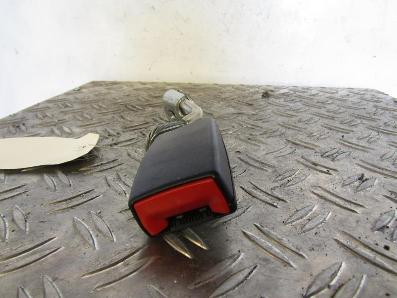 Attache ceinture arriere droit