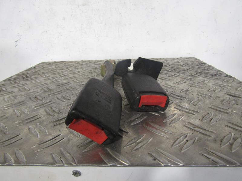Attache ceinture arriere gauche