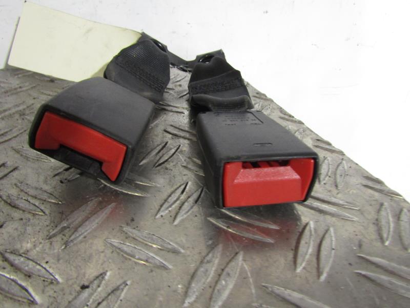 Attache ceinture arriere gauche