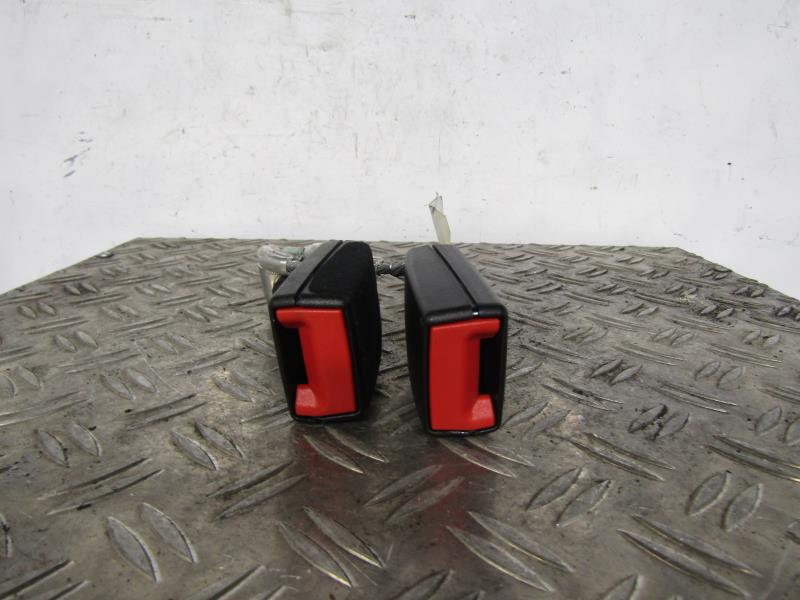 Attache ceinture arriere gauche