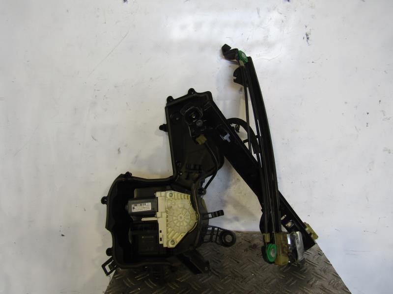 Leve vitre electrique avant droit