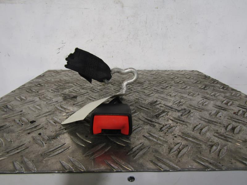 Attache ceinture arriere droit
