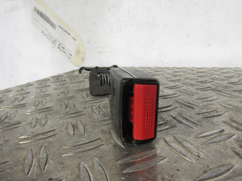 Attache ceinture arriere droit