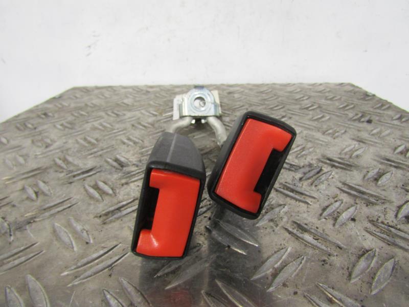 Attache ceinture arriere gauche