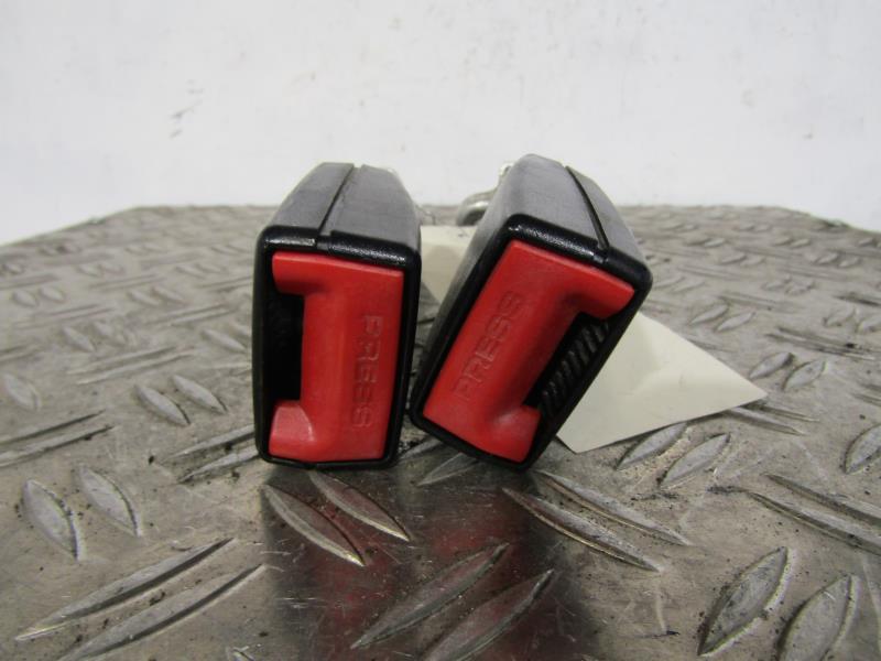 Attache ceinture arriere gauche