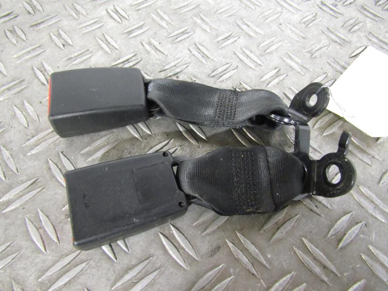 Attache ceinture arriere gauche