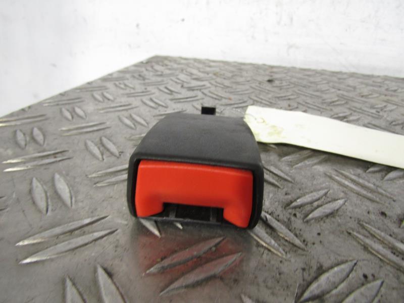 Attache ceinture arriere droit