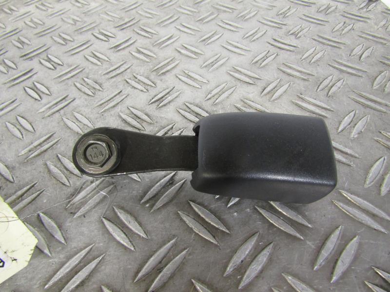 Attache ceinture arriere gauche