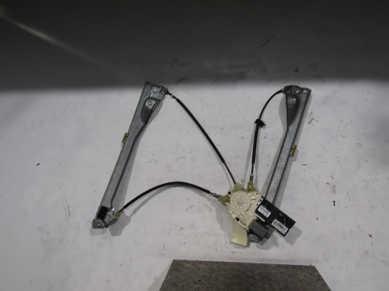 Leve vitre electrique avant droit