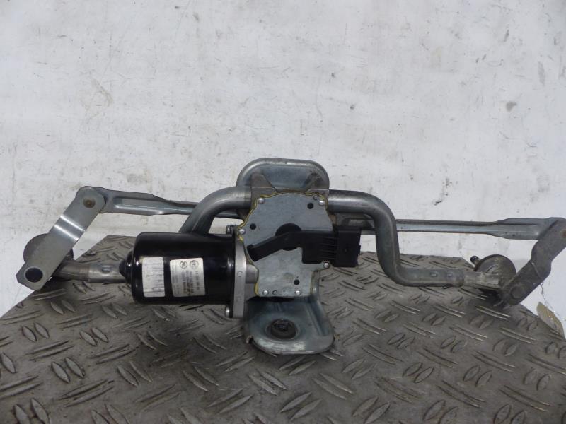 Moteur essuie glace avant