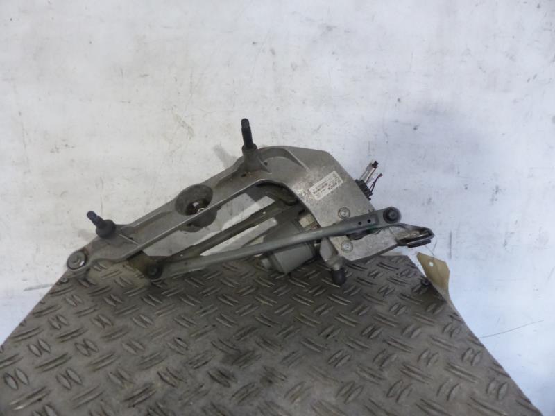 Moteur essuie glace avant