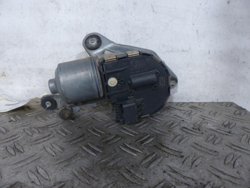Moteur essuie glace avant gauche