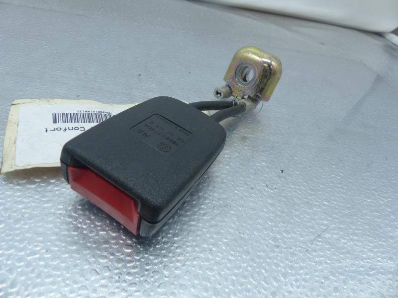 Attache ceinture arriere droit