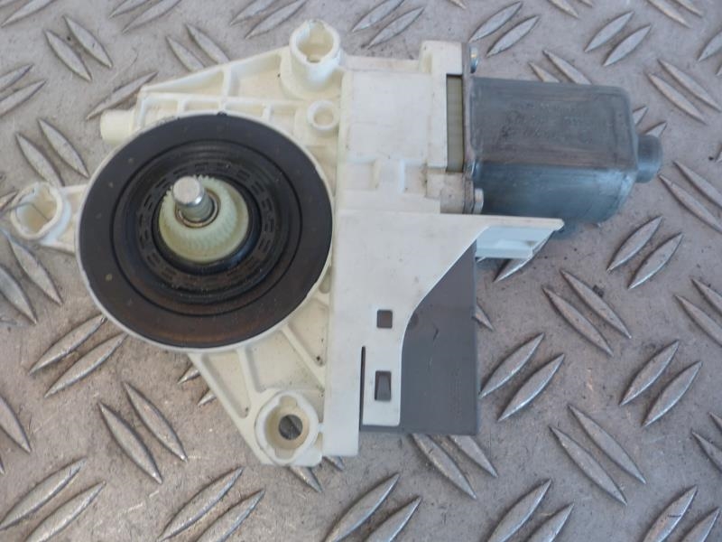 Moteur leve vitre arriere gauche
