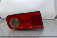 Luz trasera secundaria izquierda (luces)