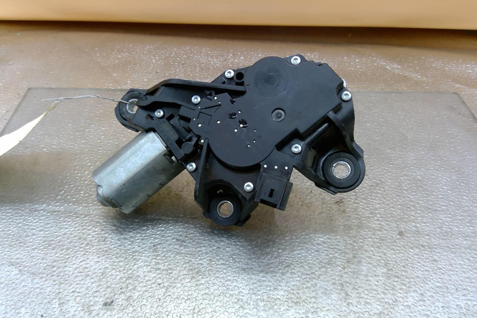 Moteur essuie glace arriere
