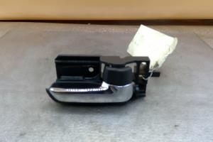 Poignee porte avant droit