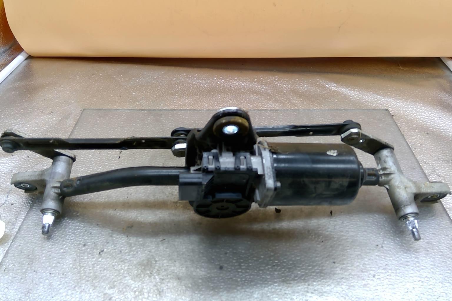 Moteur essuie glace avant