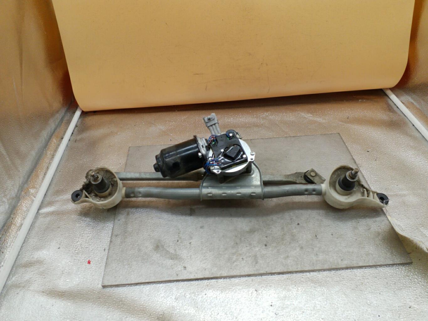 Moteur essuie glace avant