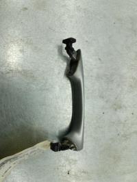 Poignee porte avant gauche