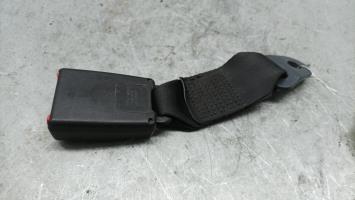 Attache ceinture arriere droit