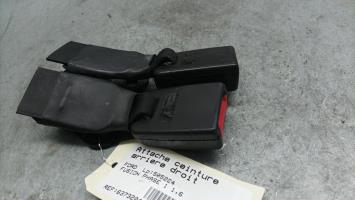 Attache ceinture arriere droit