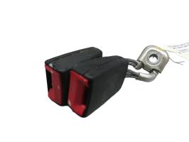 Attache ceinture arriere centrale