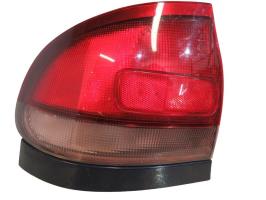 Fanale posteriore principale sinistro (luci)