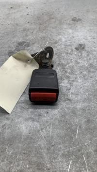 Attache ceinture arriere droit