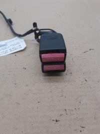 Attache ceinture arriere droit