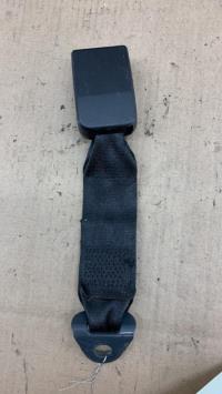 Attache ceinture arriere droit