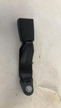Attache ceinture arriere droit