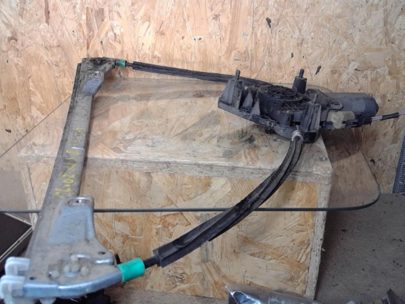 Leve vitre electrique avant droit