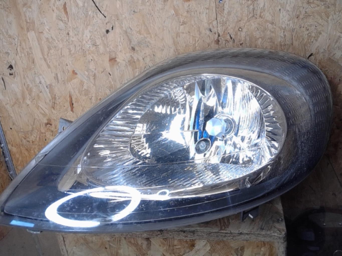 Optique avant principal gauche (feux)(phare)