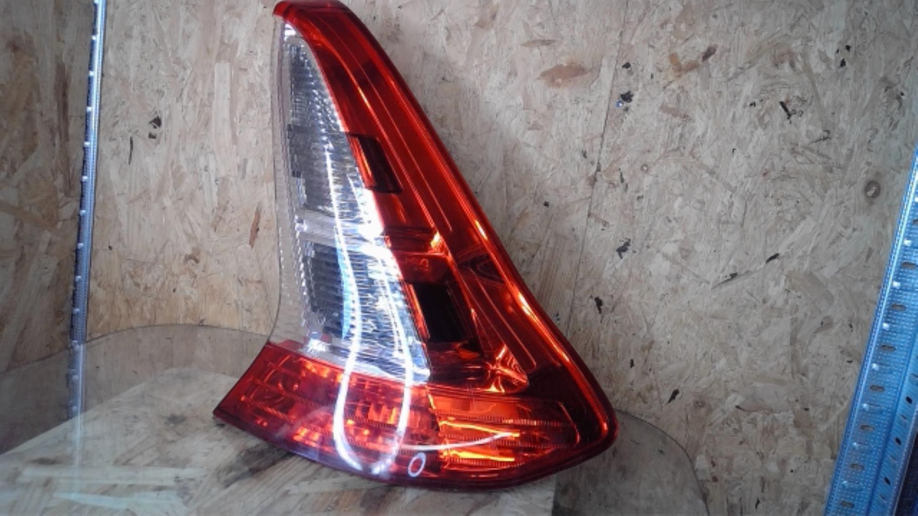 Feu arriere principal droit (feux)