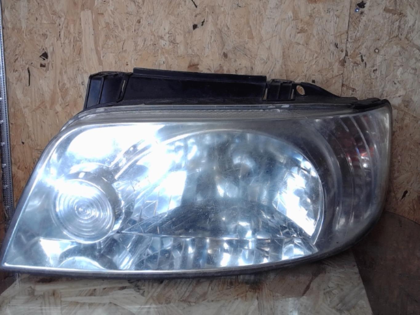 Óptica delantera principal izquierda (luces) (faro)