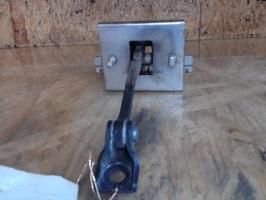 Tirante limitador de puerta delantera izquierda